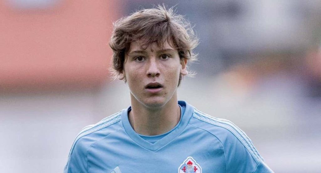 Fer López, en un partido con el Celta B esta temporada.