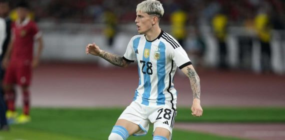 Alejandro Garnacho, en un partido con Argentina.