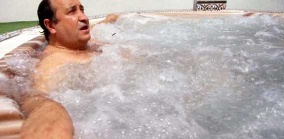 Jesús Gil en su famoso jacuzzi.