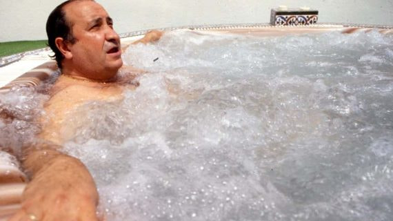 Jesús Gil en su famoso jacuzzi.