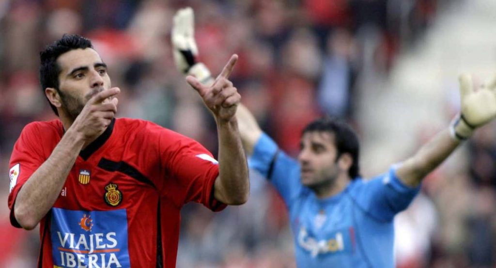 Dani Güiza, celebra uno de sus goles con el Mallorca.