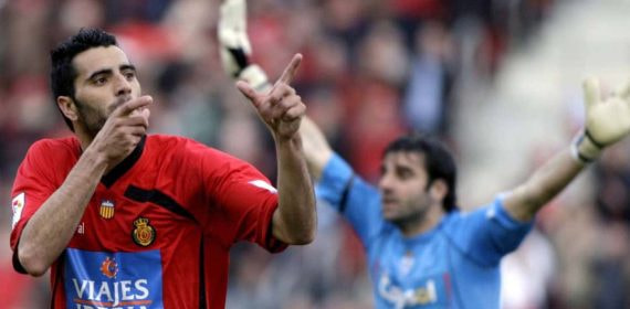 Dani Güiza, celebra uno de sus goles con el Mallorca.