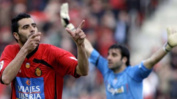 Dani Güiza, celebra uno de sus goles con el Mallorca.