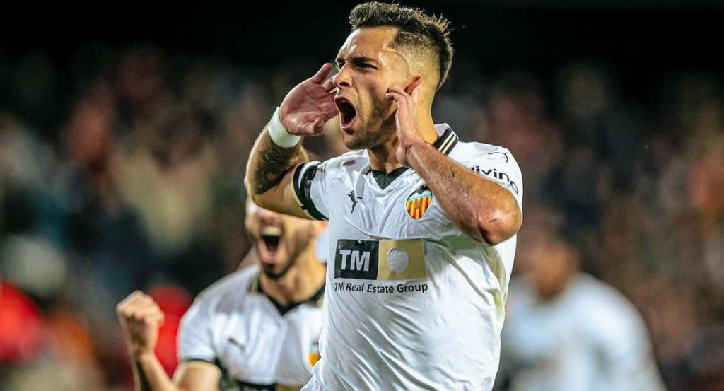 Hugo Duro celebra un gol en Mestalla.