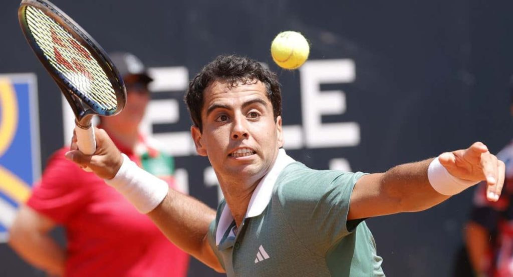 Jaume Munar se rebela contra una de las mayores tradiciones del tenis: «Romper raquetas debería estar libre de pena»