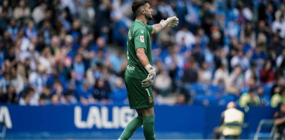 Joan García, en un partido en Cornellà.