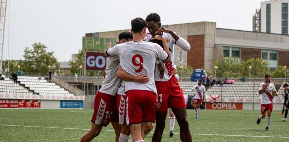 L'Hospitalet celebra un gol.