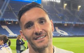 Lucas Pérez, durante la entrevista con Relevo sobre el césped de Riazor.