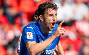 Jaime Mata celebrando uno de sus dos goles al Almería.
