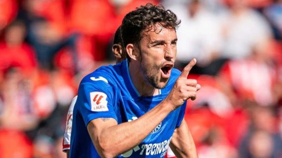 Jaime Mata celebrando uno de sus dos goles al Almería.
