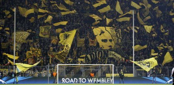 Imagen del famoso Muro Amarillo de aficionados del Borussia Dortmund.