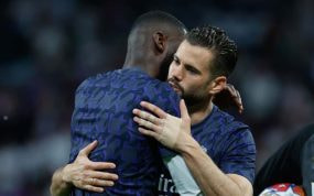 Rüdiger abraza a Nacho antes del partido contra el Bayern en el Bernabéu.