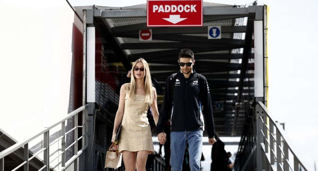 Esteban Ocon, junto con su pareja Flavia Barla en Mónaco.