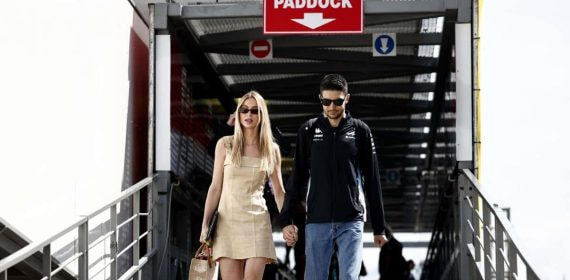 Esteban Ocon, junto con su pareja Flavia Barla en Mónaco.