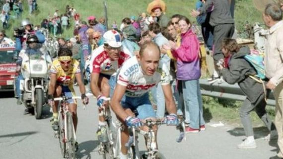 Pantani, con Induráin a ruda, en el Giro de 1994.
