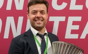 Tiago Pinto con la Conference ganada con la Roma.