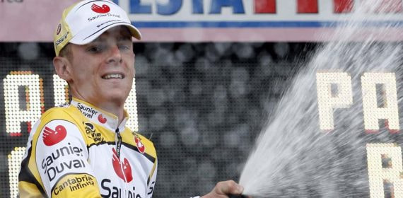 Riccardo Riccò, en el podio de la 2ª etapa del Giro de Italia de 2008.
