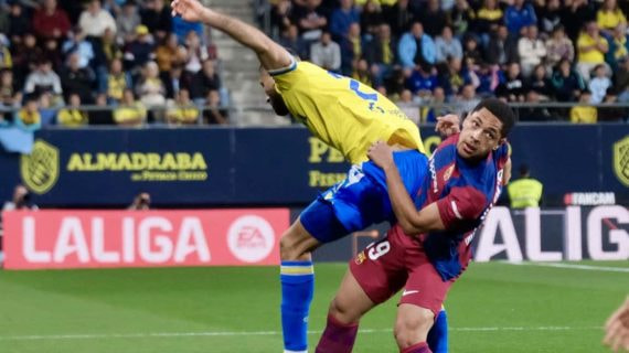 Vitor Roque fue titular ante el Cádiz.