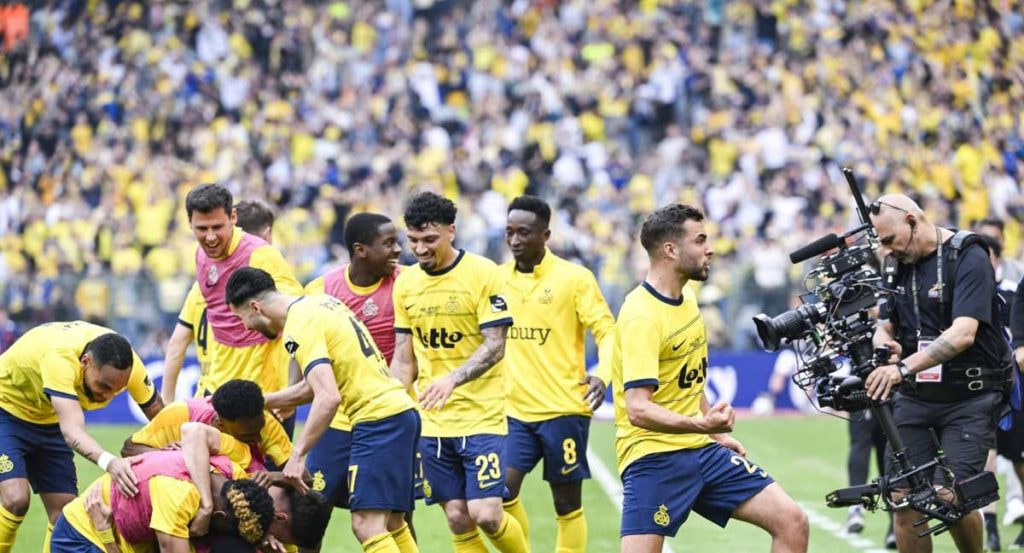 Jugadores del Union Saint-Gilloise celebran la victoria en la Copa.
