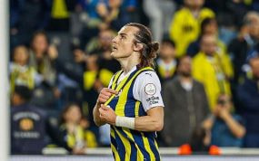 Soyüncü marcó su primer tanto con el Fenerbahçe.