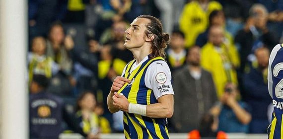 Soyüncü marcó su primer tanto con el Fenerbahçe.