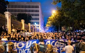 UItras del Real Madrid, escoltado por la Policía hacia Cibeles.