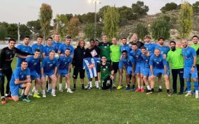 Xavi Simons nunca ha ocultado sus orígenes.
