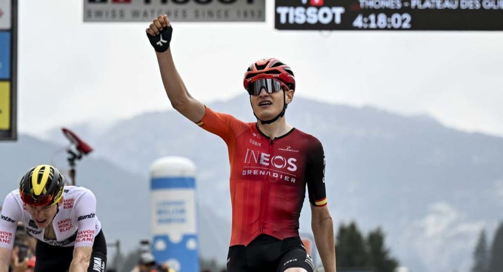 Carlos Rodríguez, anotándose la última etapa del reciente Critérium du Dauphiné.
