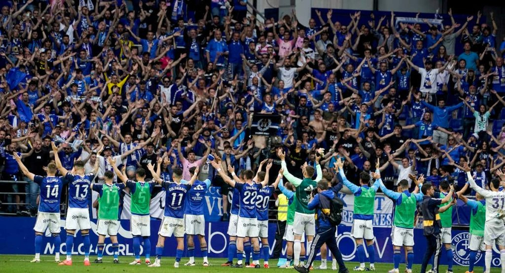 Real Oviedo en el partido de ida de la final ante el Espanyol