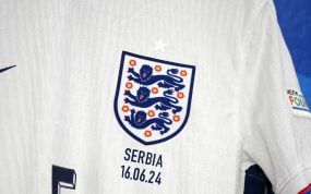 Camiseta de Inglaterra en el partido inaugural contra Serbia en esta Eurocopa.