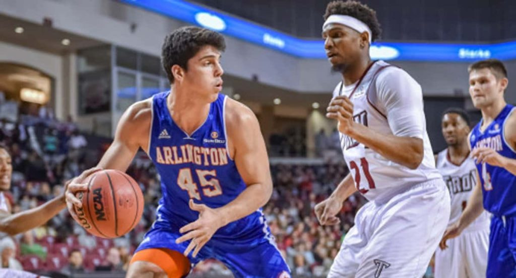 Jorge Bilbao, durante un partido de UT Arlington Mavericks.