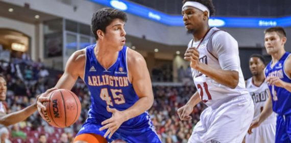 Jorge Bilbao, durante un partido de UT Arlington Mavericks.