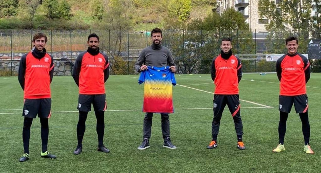 Piqué con la camiseta del Andorra.