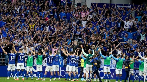 Jugadores y afición del Real Oviedo.