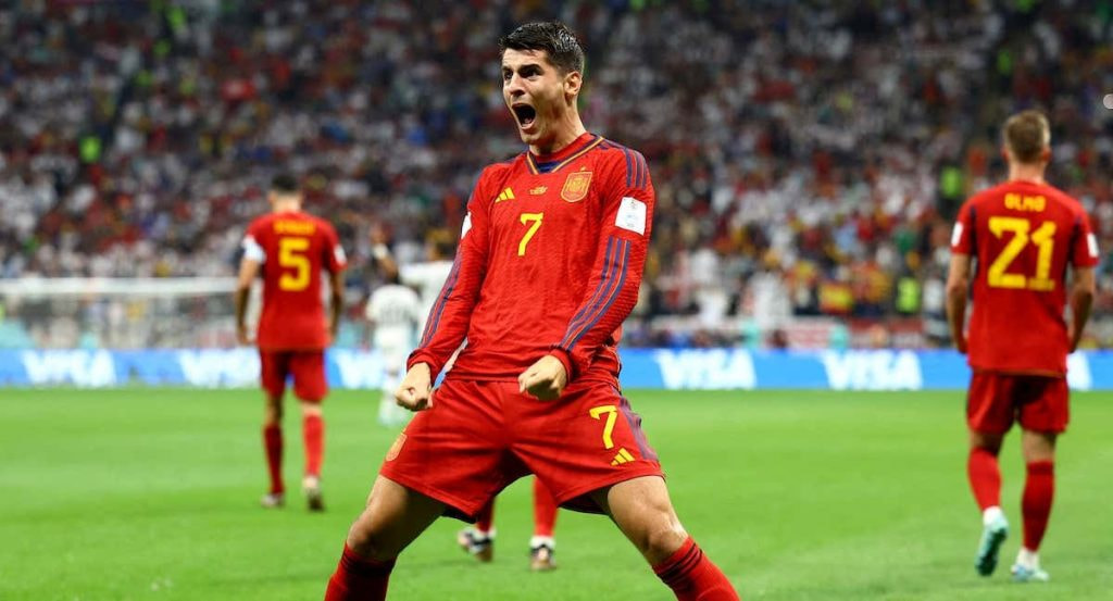 Álvaro Morata celebra un gol con la Selección española.