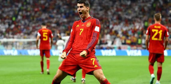 Álvaro Morata celebra un gol con la Selección española.