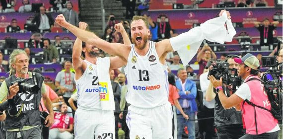Sergio Rodríguez celebra la victoria ante Olympiacos en la final de la Euroliga.