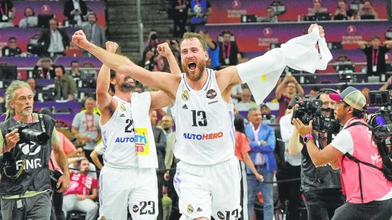 Sergio Rodríguez celebra la victoria ante Olympiacos en la final de la Euroliga.