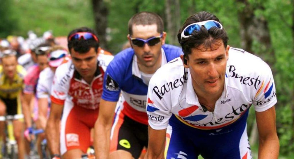 Chava Jiménez, en 1999, tirando del grupo durante una etapa del Giro de Italia