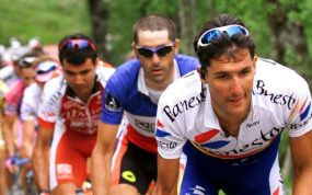 Chava Jiménez, en 1999, tirando del grupo durante una etapa del Giro de Italia