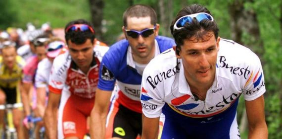 Chava Jiménez, en 1999, tirando del grupo durante una etapa del Giro de Italia