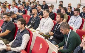 Representantes de las canteras de los clubes de LaLiga en el Molinón.