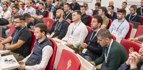 Representantes de las canteras de los clubes de LaLiga en el Molinón.