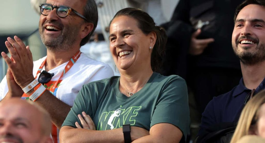 Conchita Martínez en el box de Mirra Andreeva durante Roland Garros 2024.