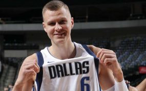 Porzingis, con la camiseta de Dallas.