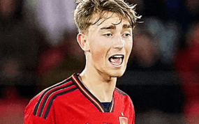 Dean Huijsen con España.