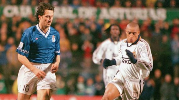 Peter Dubovsky, en un partido del Oviedo contra el Real Madrid.