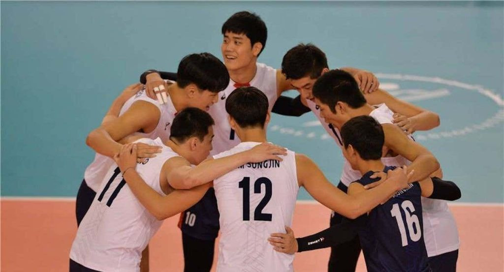 Cada equipo de voleibol se compone de seis jugadores.