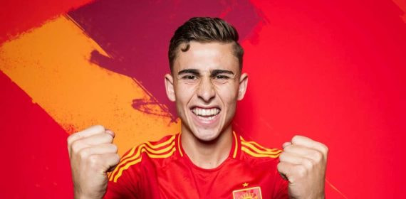 Fermín posa antes de la Eurocopa.