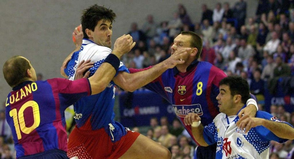 Mateo Garralda, en una acción del partido de ida de la final de la Champions de 2001.